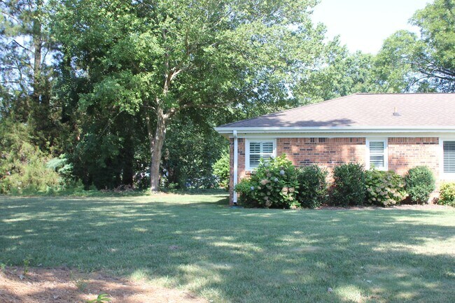 Building Photo - Beautiful Single Family Home in Great Neck Estates