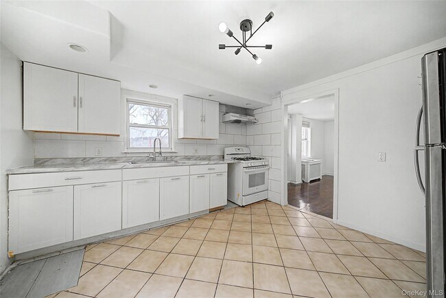 Building Photo - 241 N Main St