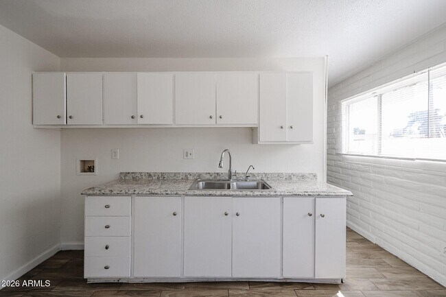 Building Photo - 3119 W Country Gables Dr