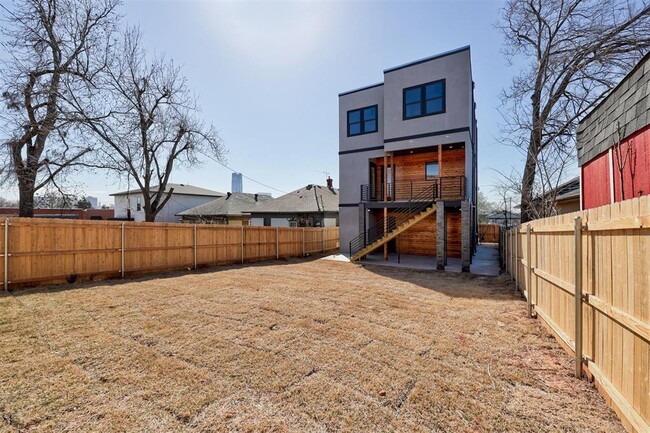 Building Photo - 1127 NW 7th St