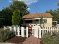 Building Photo - Charming 4-Bedroom Cottage Minutes from Do...