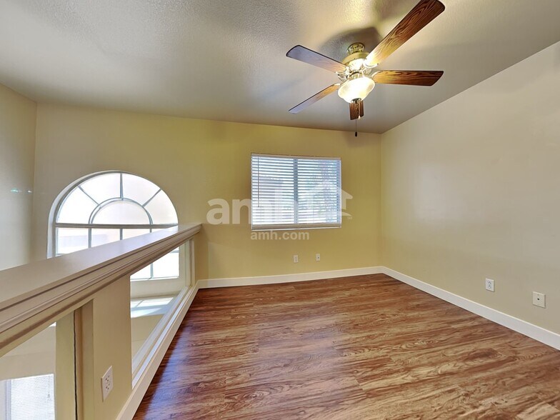 Building Photo - 8713 Sandringham Ave