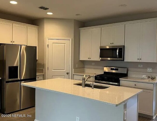 Building Photo - 378 Brandon Lks Dr