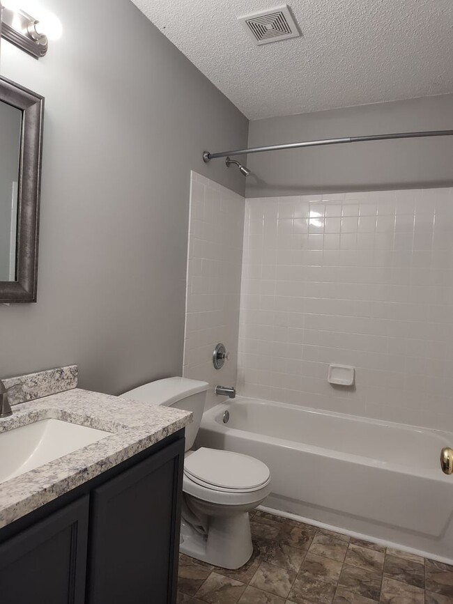 Building Photo - Move-in ready, home Located in the Fairsto...