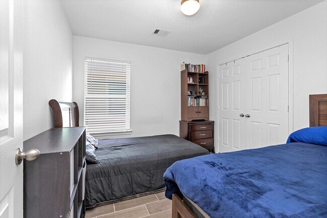 Building Photo - 5614 Grizzly Bear Wy