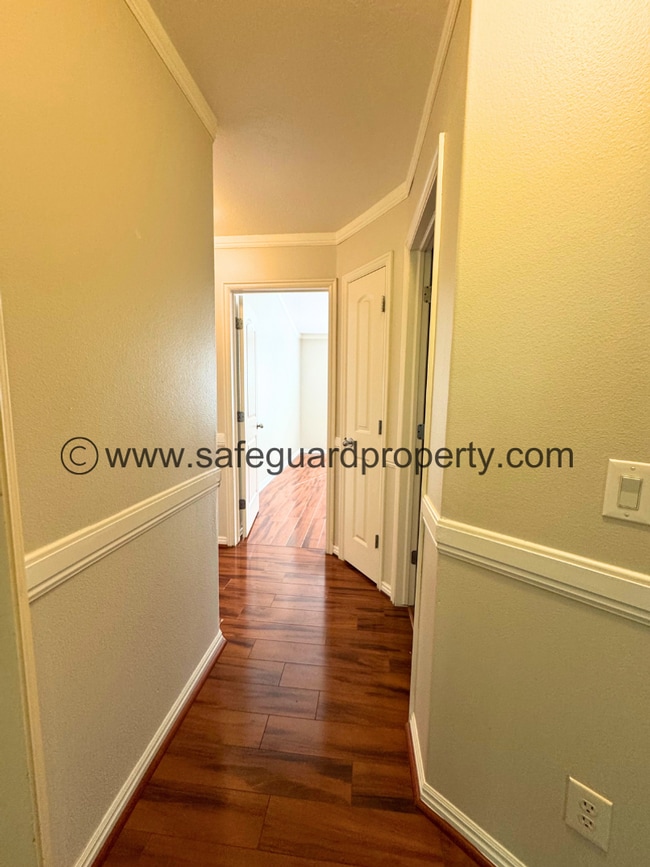 Building Photo - Modern Townhome in Gated Community