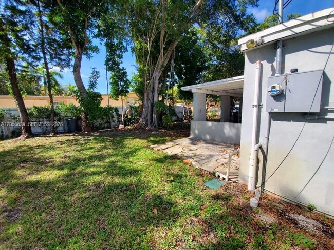 Building Photo - 1050 NW 127th St