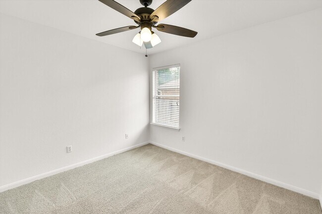 Building Photo - 808 Meadow Bluff Ct