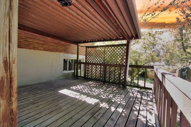 Building Photo - 4 Bed 2 Bath House for Rent