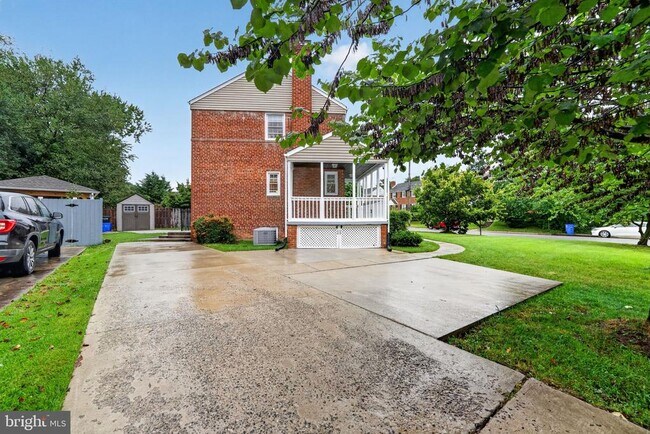 Building Photo - 406 Gilmoure Dr