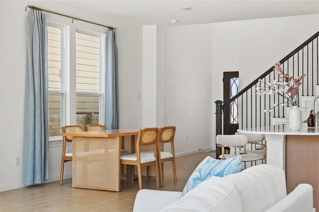 Building Photo - 304 Regatta Trl