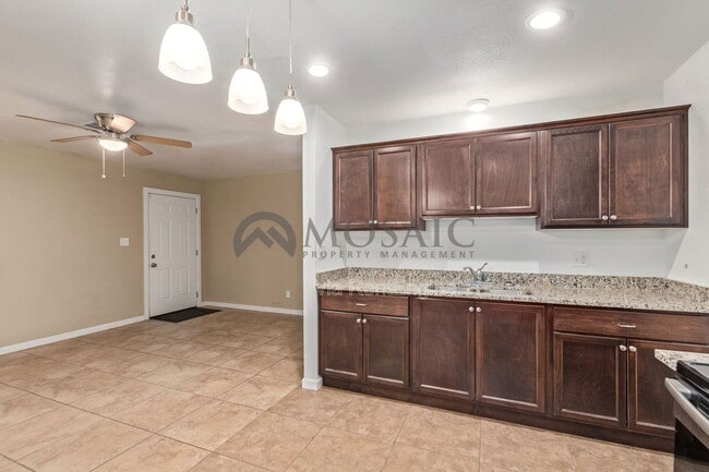 Building Photo - 4624 S 19th Ave