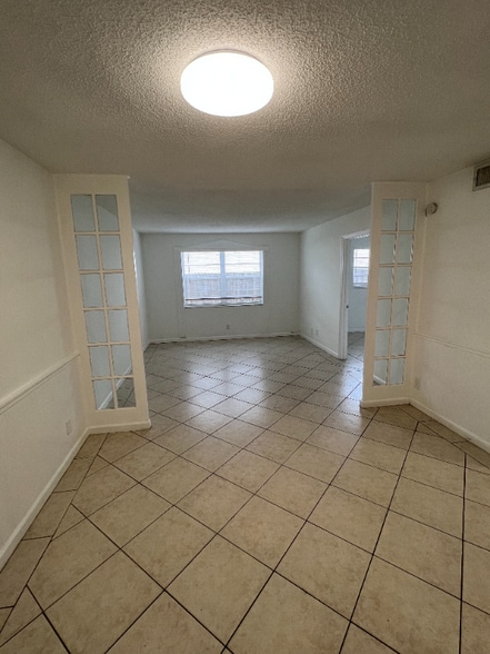 Building Photo - 510 24th Ave N