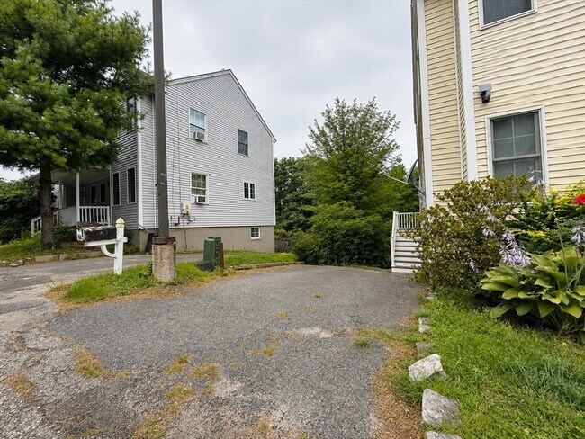 Building Photo - 438 Plantation St