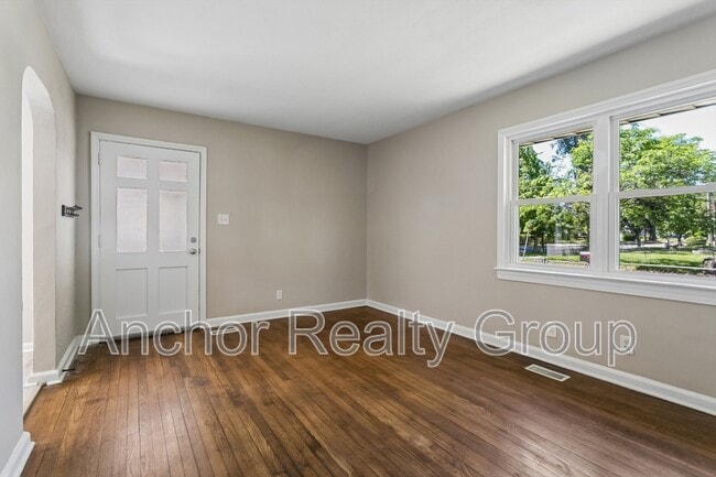 Building Photo - 7730 Ruthven Rd