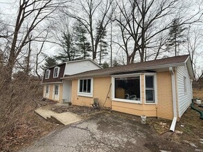 Building Photo - 1310 E Prairie Dr