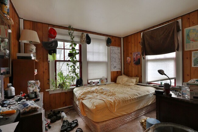 Building Photo - Highly Sought After OSU 6 Bedroom House Iuka Ravine with 2 new bathrooms and free off-street parking