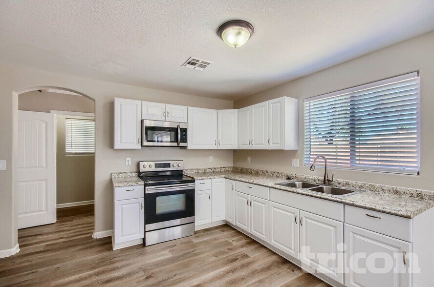 Building Photo - 13409 N 127th Dr