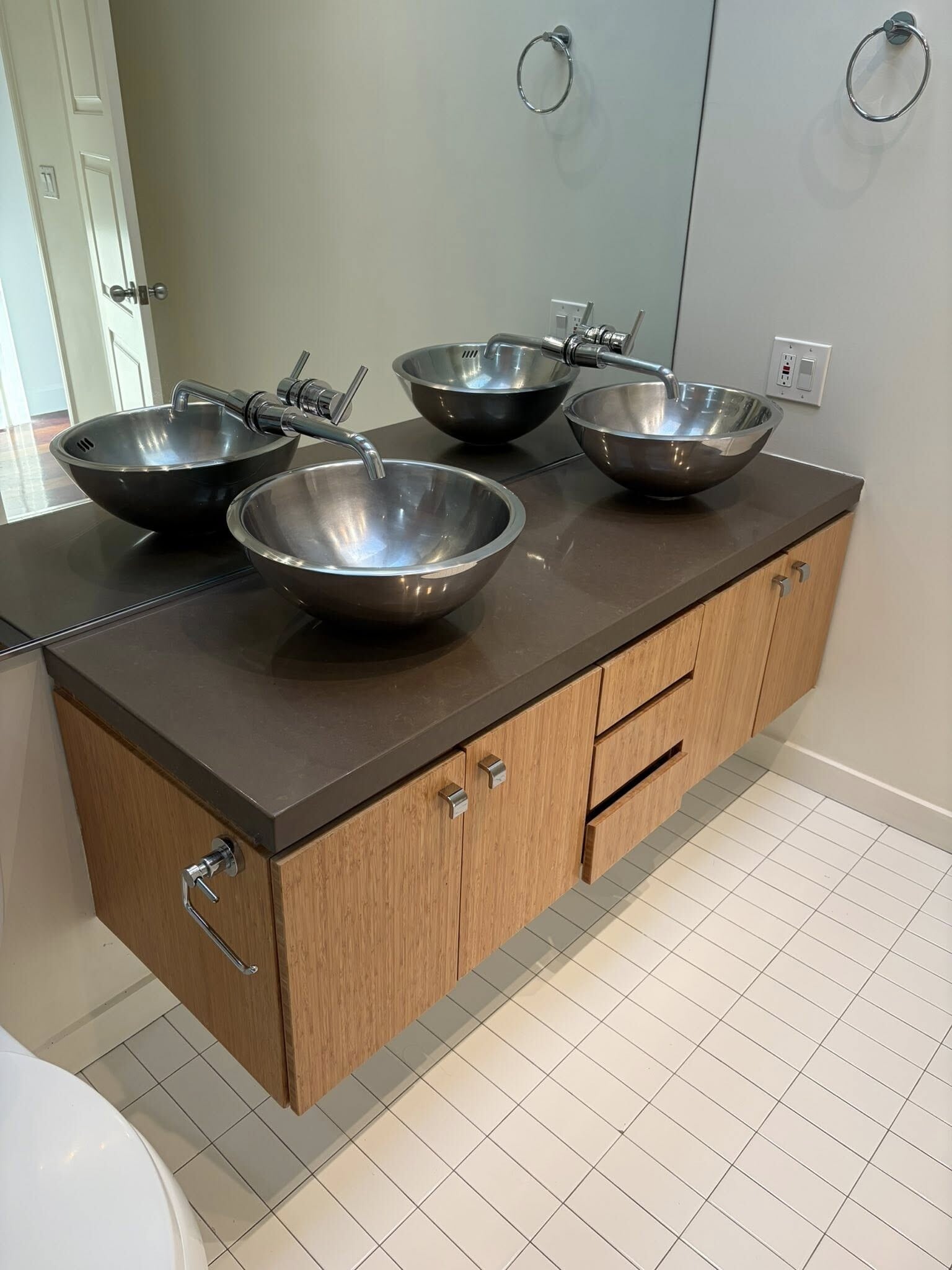 Building Photo - 832 N Las Palmas Ave