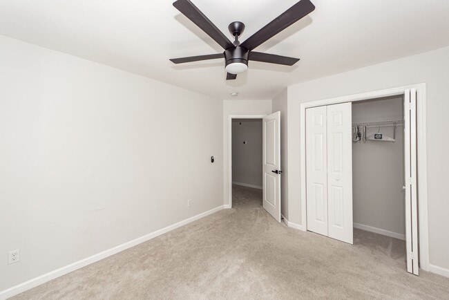 Building Photo - 4 Bedroom 2.5 Bath House in Woodland Lakes - Goose Creek