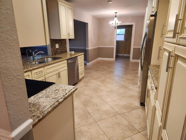 Building Photo - 357 NE Brasher Ct