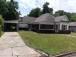 Building Photo - 839 E 2nd St