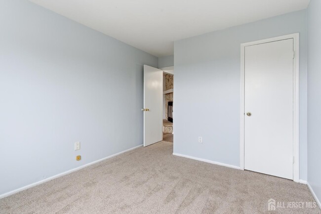 Building Photo - 1610 Green Hollow Dr