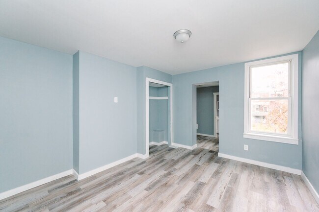 Building Photo - Move in special! Newly renovated 3 bedroom...