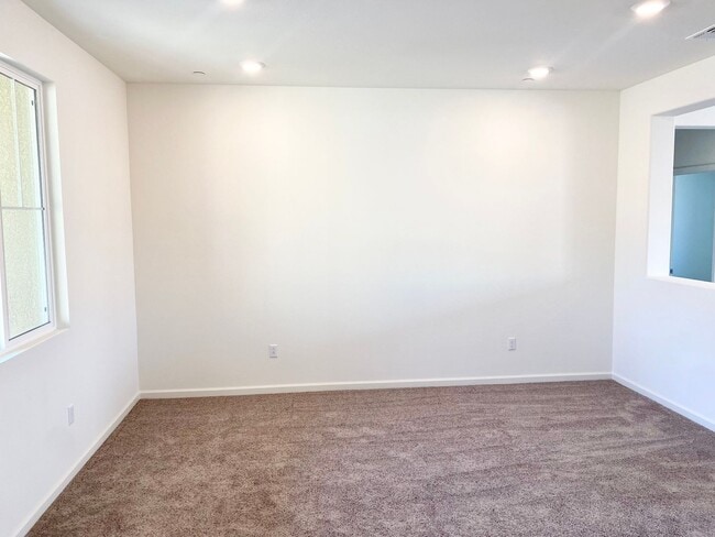 Building Photo - Spacious 4-Bed, 2-Bath Single-Level Home Near Boris Elementary