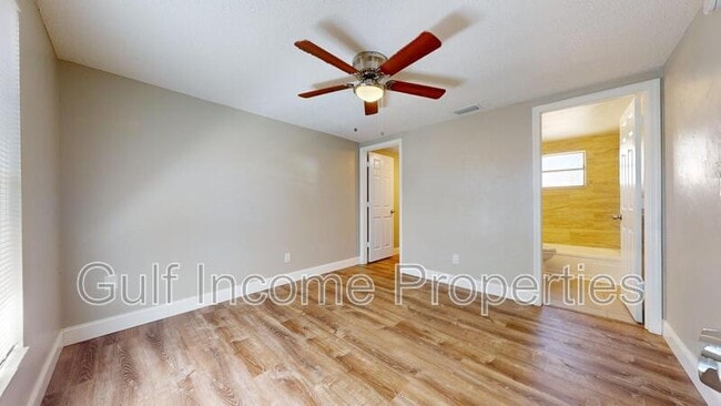 Building Photo - 2515 30th Ave Dr E