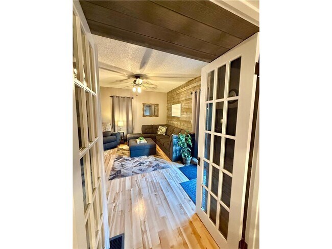 Building Photo - 1201 6th St SW