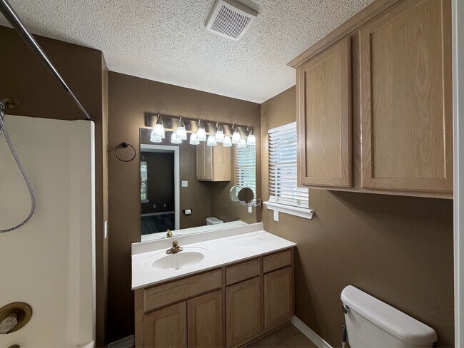 Building Photo - 261 County Rd