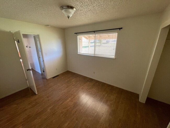 Building Photo - Oroville 4 bed 2 bath 3300sqft country hom...