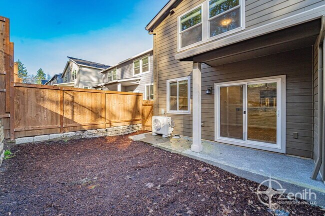 Building Photo - 4261 S Cloverhill Wy