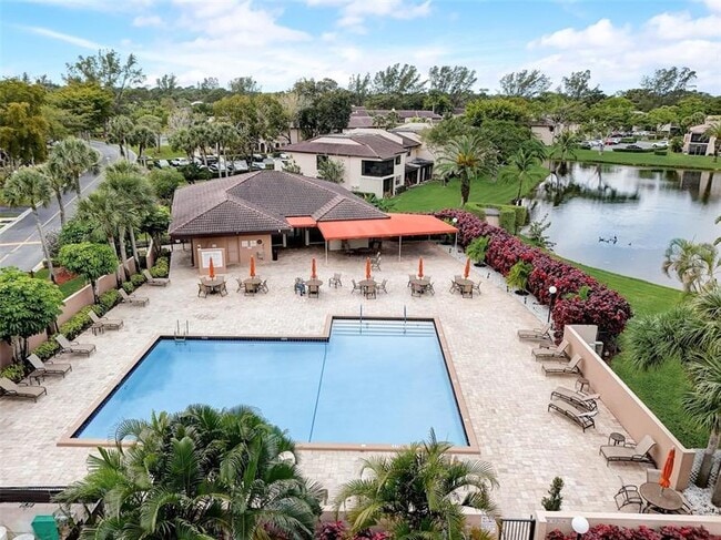 Building Photo - 9278 Vista Del Lago