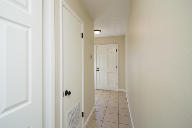 Building Photo - 1536 Coombs Dr