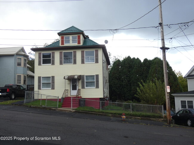 Building Photo - 620 Sanderson Ave