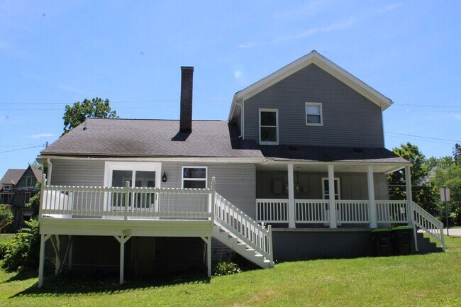 Building Photo - 501 Main St