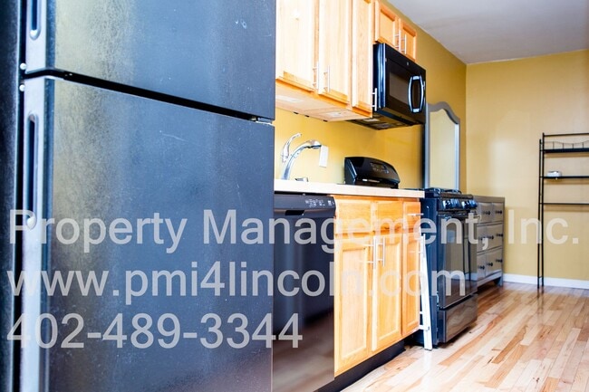 Building Photo - Remodeled, Furnished 1 Bedroom Apartment Available Now!