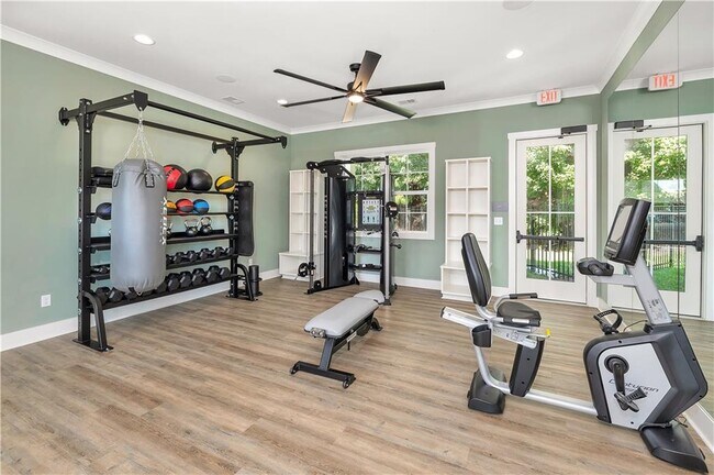 Building Photo - 245 Fox Run Dr