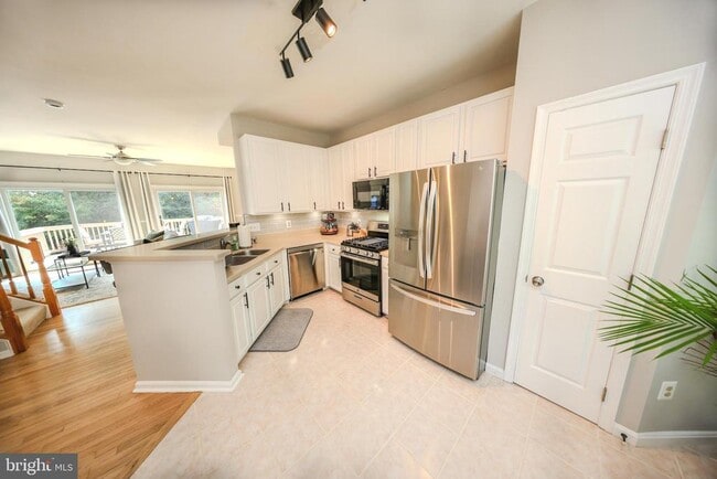 Building Photo - 11585 Nellings Pl