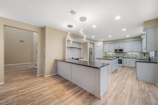 Building Photo - 79910 Camden Dr