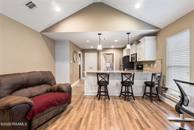 Building Photo - 122 Acacia Ln