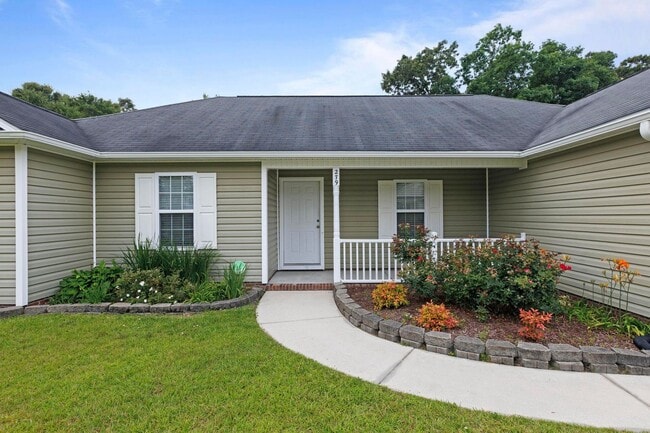 Building Photo - Ranch home with Fenced yard