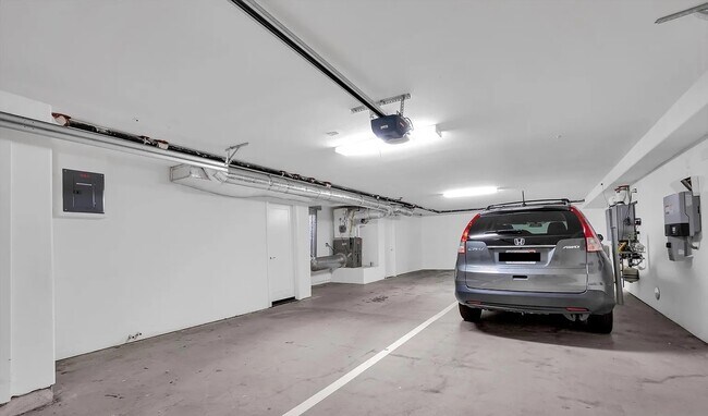 2 car garage, tandem parking with storage room - 138 Summit Way