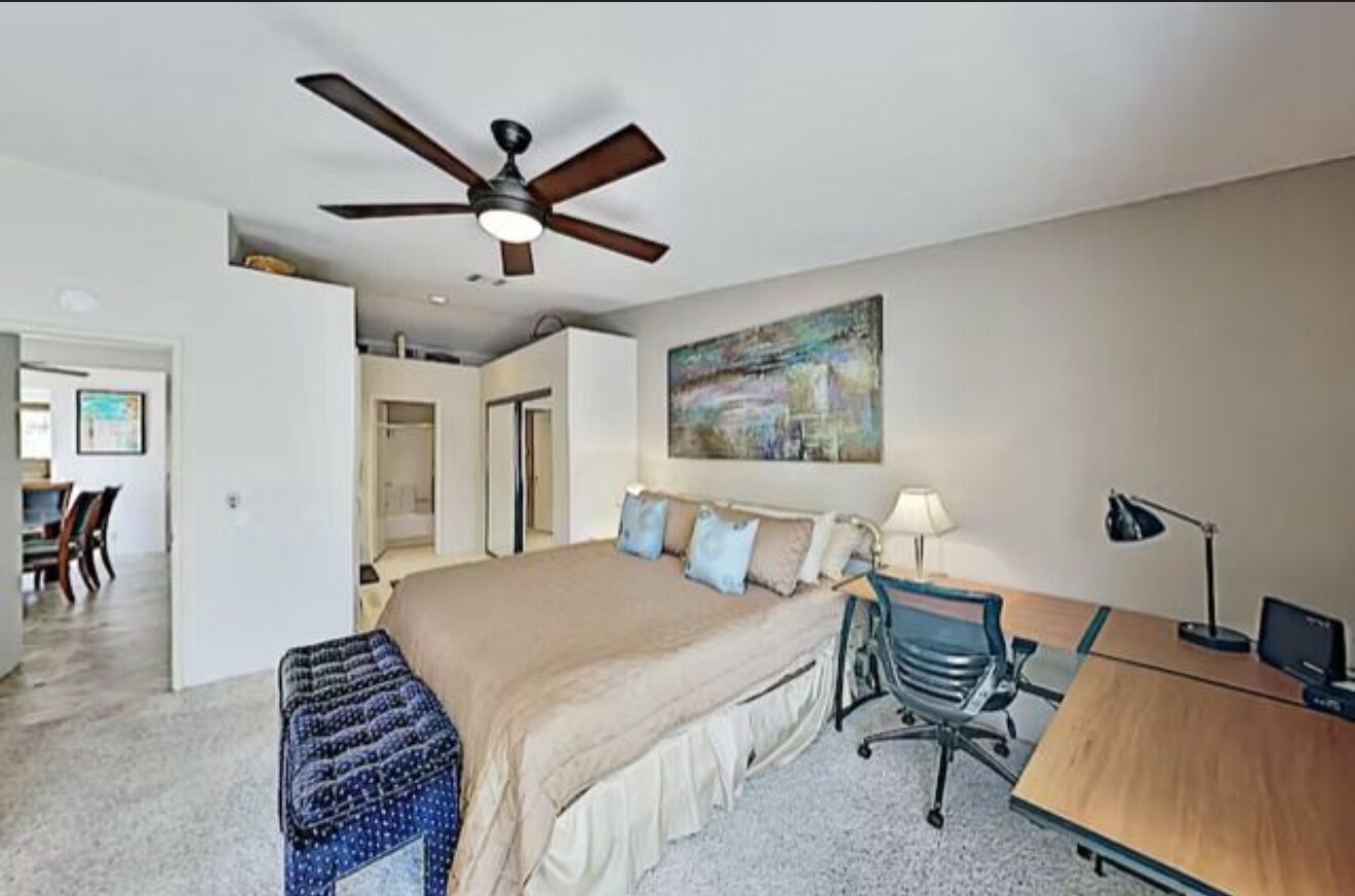 Building Photo - 505 S Farrell Dr