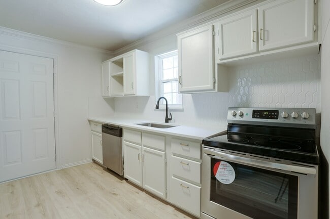 Building Photo - 221 Porter Dr