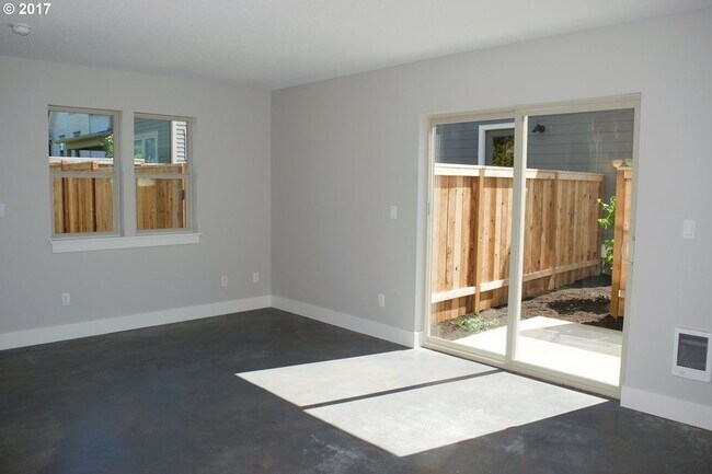 Building Photo - 4417 N Gantenbein Ave