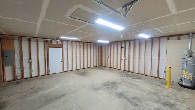 Building Photo - 13130 Lookingglass Rd