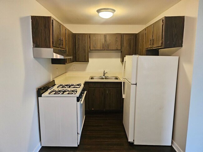 Building Photo - 1100 Light Road